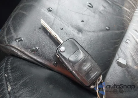 2002 Volkswagen New Beetle Sport из США, поврежденный, VIN 3VWED21CX2M449780